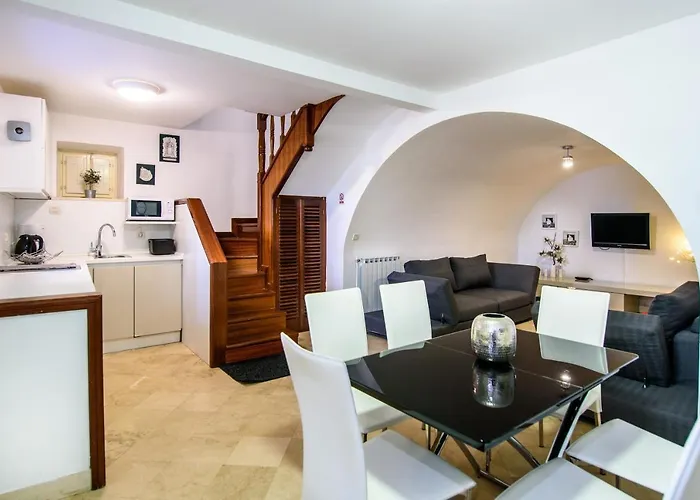 Luan Old Town Apartment By Duhomes